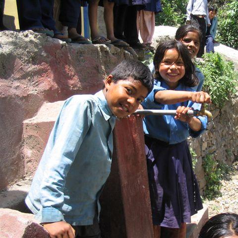 CWS en Simavi helpen Nepalezen aan drinkwater