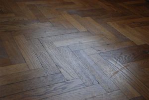 Schoonmaakonderhoud van houten vloeren