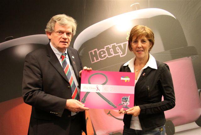 Numatic doneert ruim € 28.000 aan Pink Ribbon