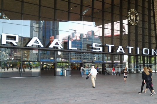 Rotterdam station schoon