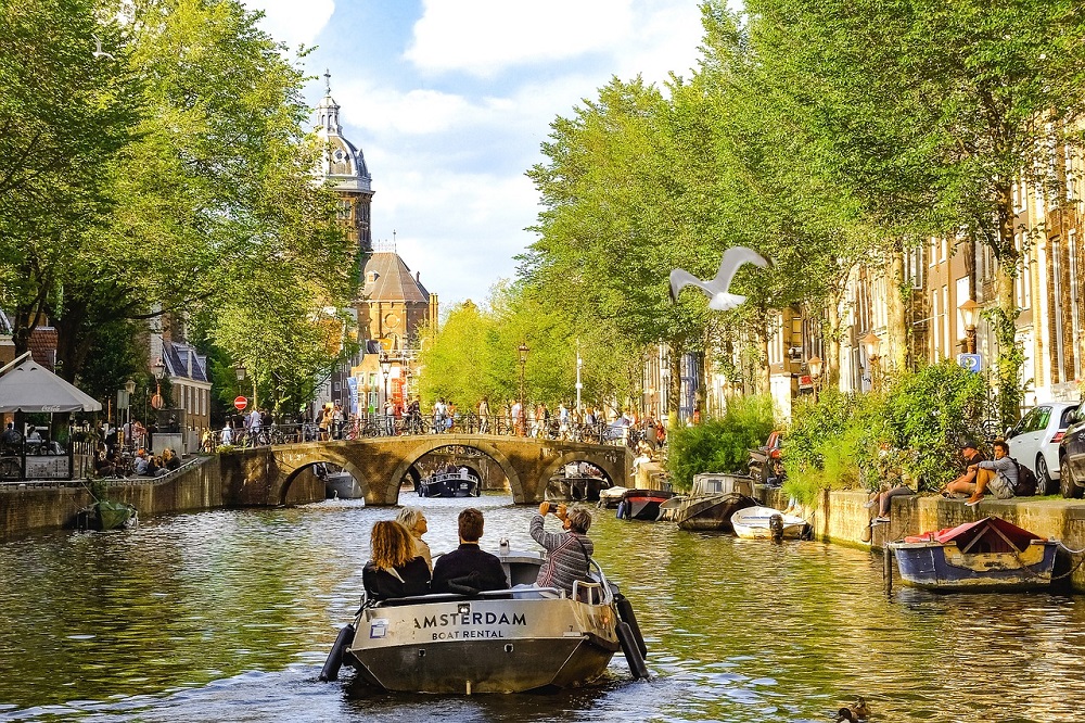 Amsterdam wil actieve rol bij aanpak misstanden hotelschoonmaak