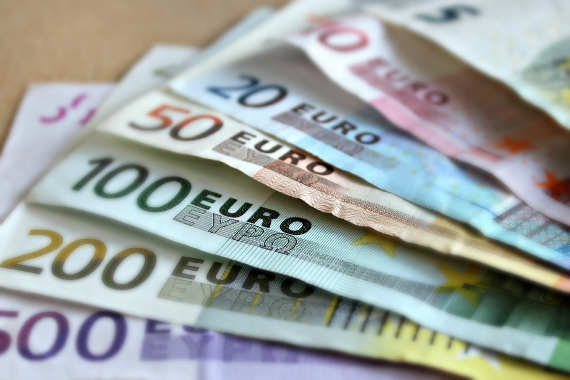 UWV roept op: Nog 2 weken voor definitieve NOW berekening 'Minimumloon moet stijgen naar 14 euro'