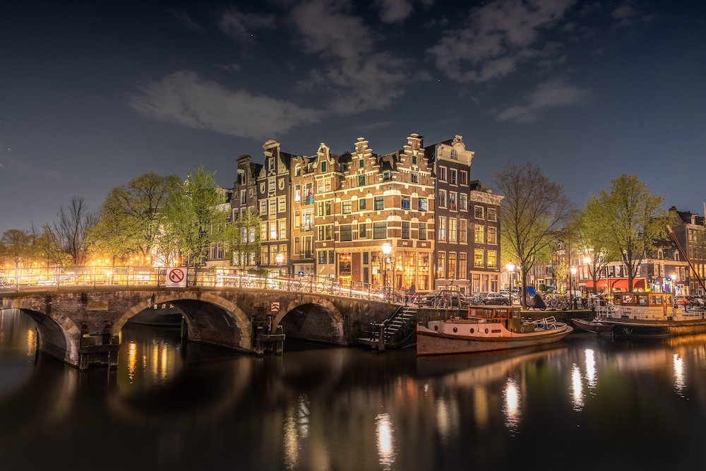 Amsterdamse hotelschoonmakers kwetsbaar, onzeker, afhankelijk en onzichtbaar