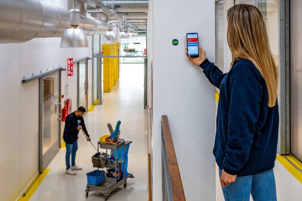 Slimme urenregistratie met CleanJack: altijd grip op gewerkte uren